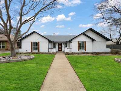 308 Blue Quail Court Bedford, TX 76021
