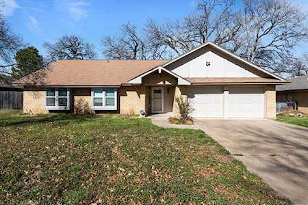 1813 Timberline Drive Benbrook, TX 76126