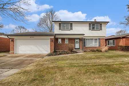 42329 Montroy Dr Sterling Heights, MI 48313