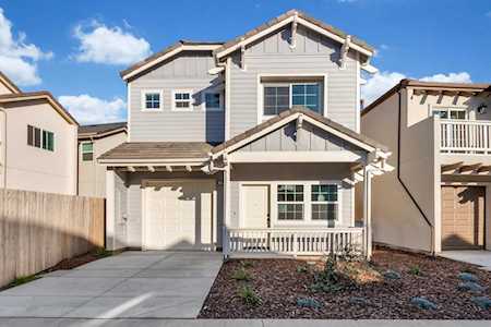 10 Lake House Court Sacramento, CA 95828