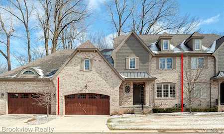 4207 Oak Arbor Rochester, MI 48306