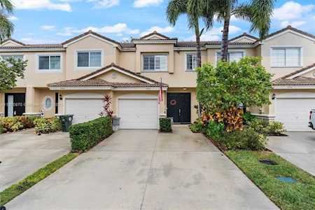 5942 NW 47th Ter Coconut Creek, FL 33073