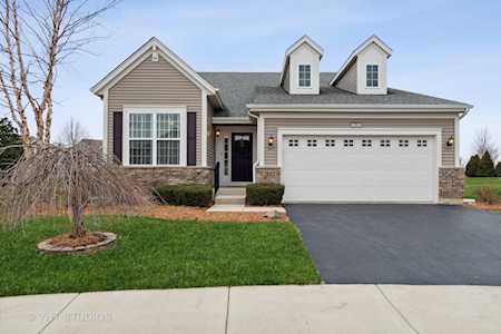 2843 Hillcrest Circle Naperville, IL 60564