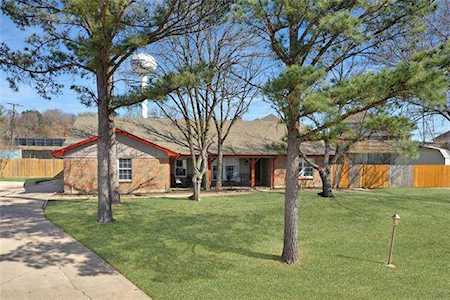 105 Oakwood Place Joshua, TX 76058