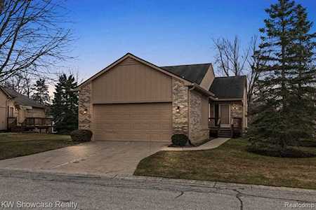 35555 Lone Pine Ln Farmington Hills, MI 48335