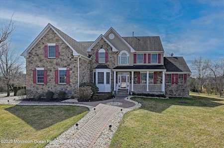 28 Hanging Rock Rd Freehold, NJ 07728