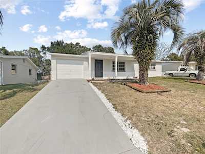 5041 Farley Dr Holiday, FL 34690