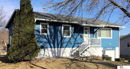 8812 Valley View Dr La Vista, NE 68128