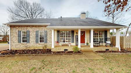 100 Candle Wood Dr Hendersonville, TN 37075