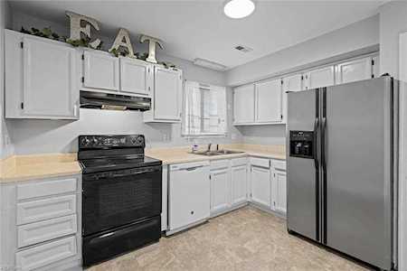 453 Wyn Dr Newport News, VA 23608