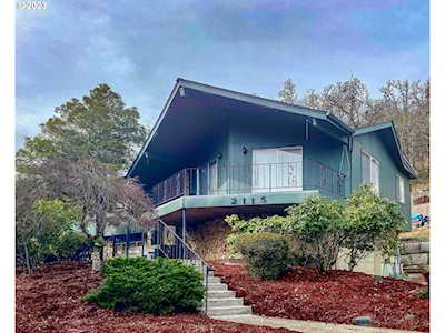 2115 NW Delridge AVE Roseburg, OR 97471