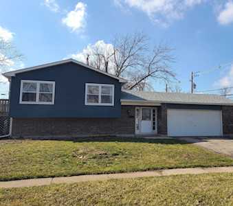 7900 Oakview Ln Woodridge, IL 60517