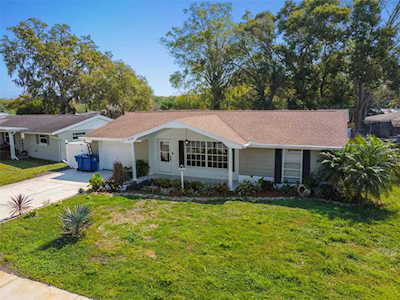 7526 Holly Lake Ln New Port Richey, FL 34653
