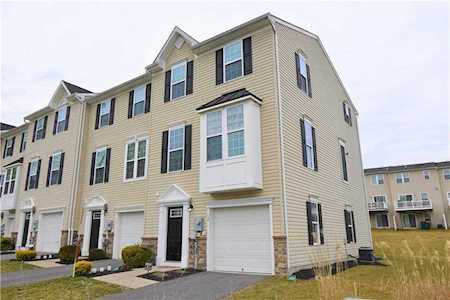 12 Yellow Rose Ln Easton, PA 18045