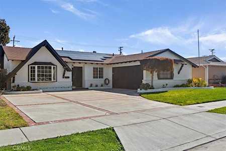 16362 Hollywood Ln Huntington Beach, CA 92649