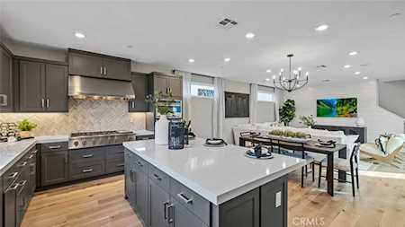 204 Zawn Irvine, CA 92618