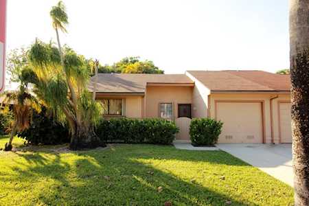 73 Mayfair Lane Boynton Beach, FL 33426