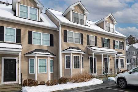 53 Whispering Pine Cir #53 Worcester, MA 01606