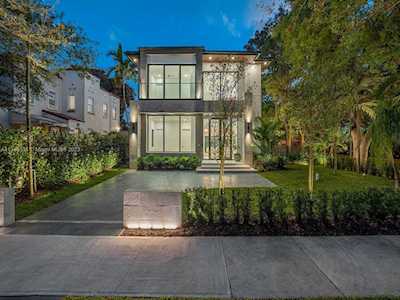 310 NE 88th St El Portal, FL 33138