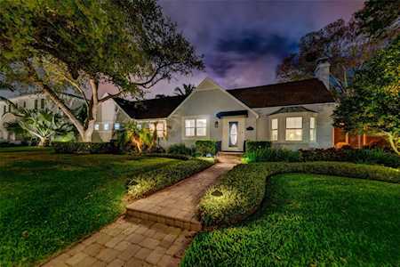 555 21st Ave NE St. Petersburg, FL 33704