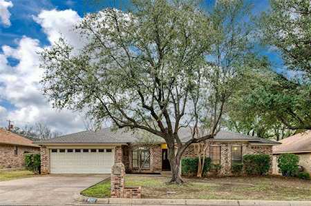 6211 Yolanda Drive Fort Worth, TX 76112