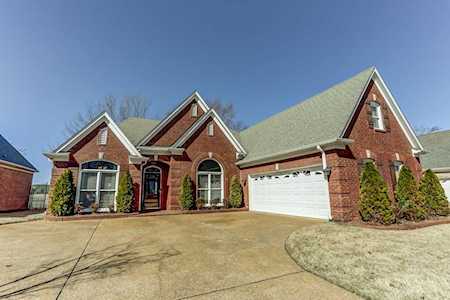 653 W Warwick Oaks Ln Collierville, TN 38017