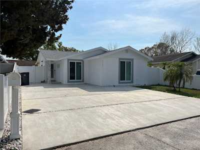 9222 Spy Glass Ct Tampa, FL 33615
