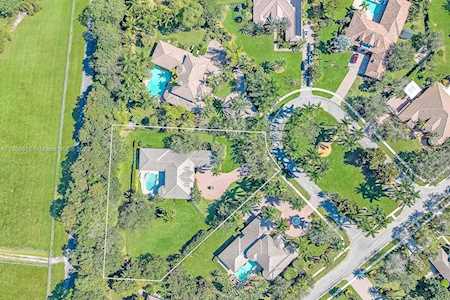 4011 Blue Grass Ln Davie, FL 33330