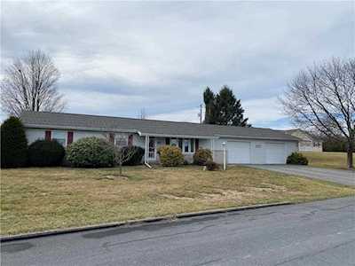 5718 Manor Rd Schnecksville, PA 18078