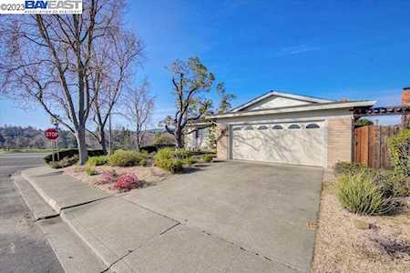 103 Gardenia Ct Martinez, CA 94553