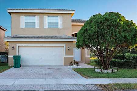 6040 S Sable Cir Margate, FL 33063