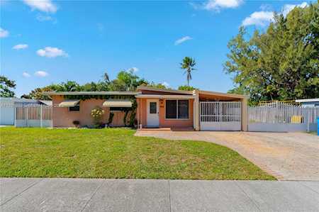 104 Ronald Rd West Park, FL 33023