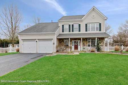 40 Woodstown Dr Freehold, NJ 07728