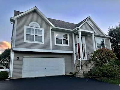 2727 Shelly Ln Aurora, IL 60504
