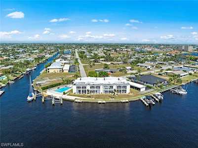 302 Tudor Dr #5 Cape Coral, FL 33904