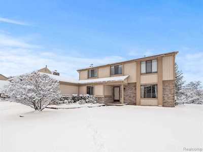 30551 Essex Dr Farmington Hills, MI 48331