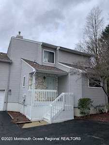 27 Clavendon Ct Middletown, NJ 07748
