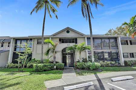 925 NE 199th St #206 Miami, FL 33179