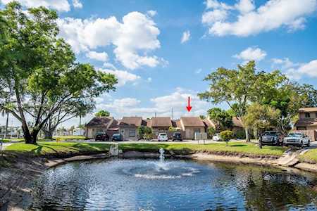 8185 SW 24th St Davie, FL 33324