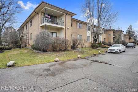 31915 W 14 Mile Rd #106 Farmington Hills, MI 48334