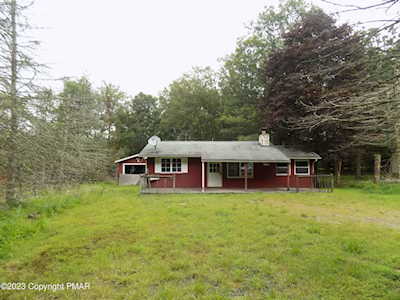 14 Cedar Ln Albrightsville, PA 18210