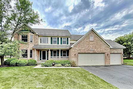 1301 Hunters Trl Crystal Lake, IL 60014