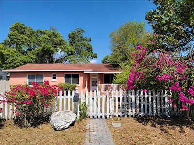 4067 31st Ave N St. Petersburg, FL 33713