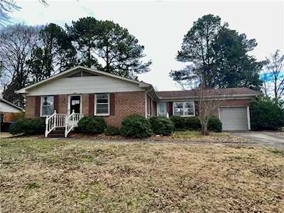 2885 E Point Dr Chesapeake, VA 23321
