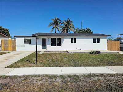 6151 SW 39th St Davie, FL 33314