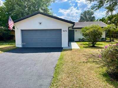 8676 NW 11th St Coral Springs, FL 33071