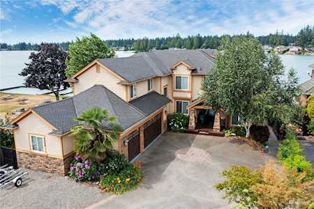 4849 N Island Dr E Bonney Lake, WA 98391