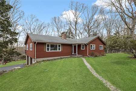 36 Crestwood Dr South Kingstown, RI 02881