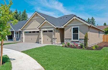 51 Woodlands Dr #557 Eagle Point, OR 97524