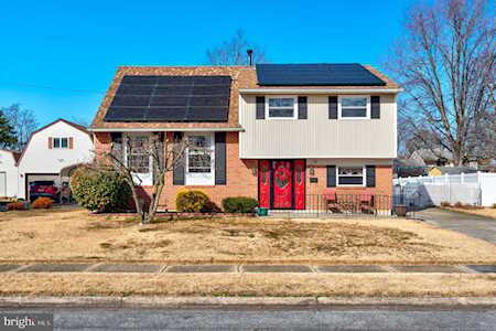26 Canterbury Dr Pennsville, NJ 08070